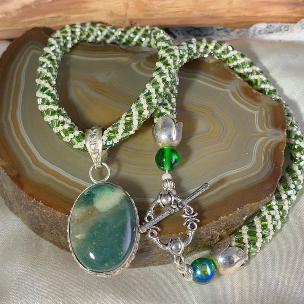 Green Tree Agate Green Glass Beaded Necklace 22$